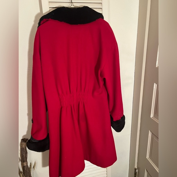 Red plush coat with faux black cuffs and collar - Picture 1 of 3